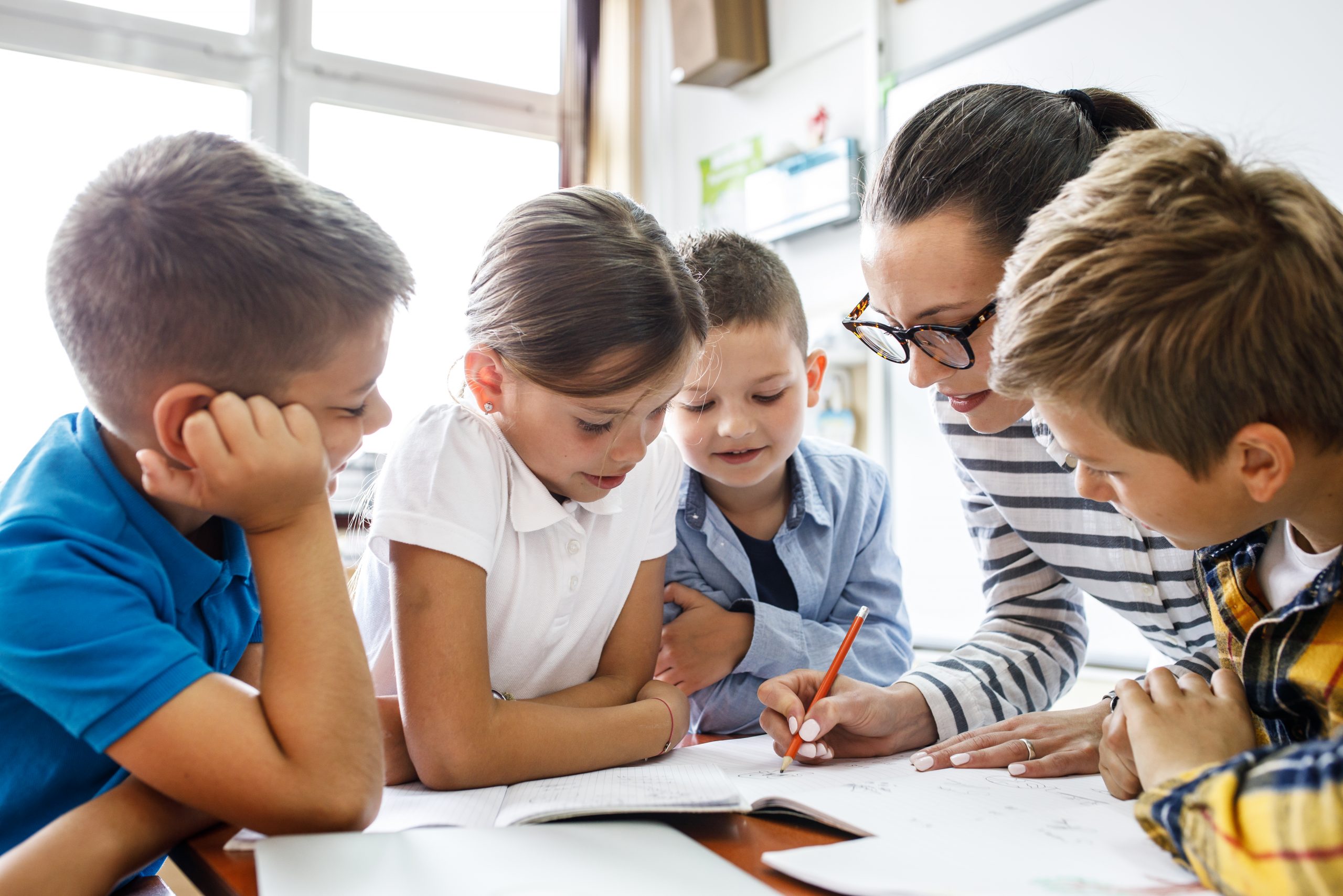 Staat van het Onderwijs 2022: Inspectie luidt noodklok over basisvaardigheden
