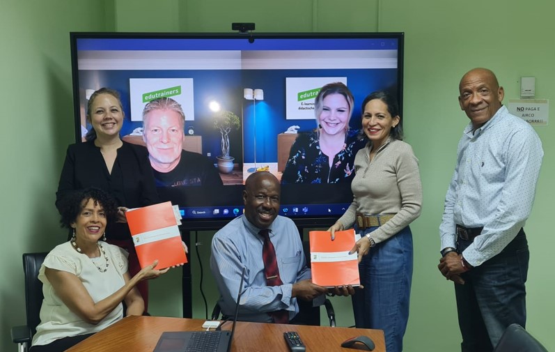 Ministerie van Onderwijs lanceert project voor digitalisering van het onderwijs in Curacao