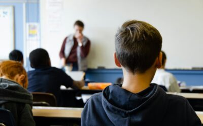 PISA 2025: vraag niet nóg meer van leraren, maar versterk de school om hen heen