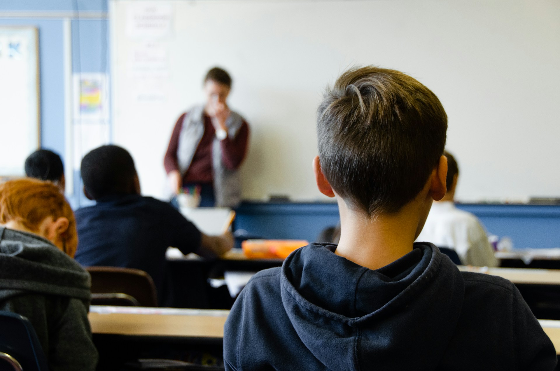 PISA 2025: vraag niet nóg meer van leraren, maar versterk de school om hen heen